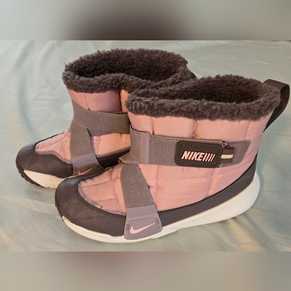 Nike Flex Advance Faux Sherpa Boots Girl's Size 2 Pink/Purple Used